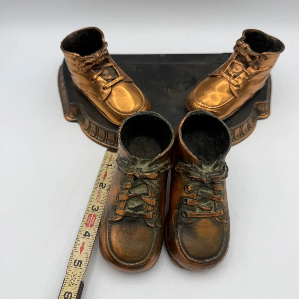 Vintage Bronzed Baby Shoes Keepsake Display Stand Set Copper Tone 6098 Decor